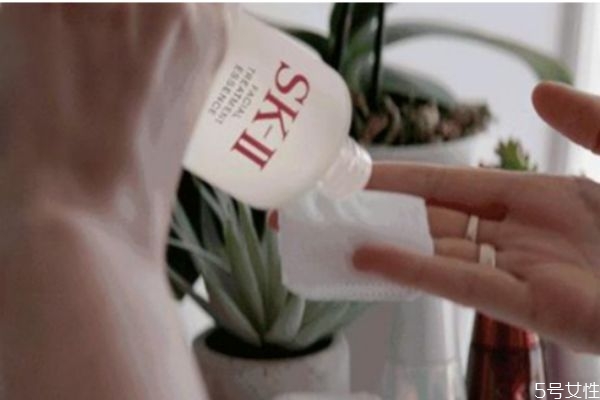 神仙水用了可以不涂乳液嗎 神仙水的平價(jià)替代 神仙水用了可以不涂乳液嗎 神仙水的平價(jià)替代