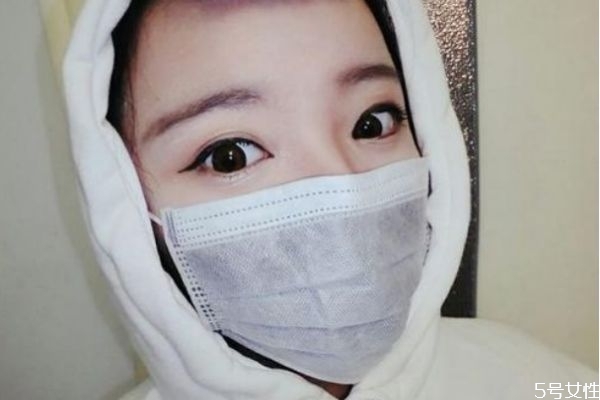 戴口罩可以化妝嗎 如何戴口罩不脫妝 戴口罩可以化妝嗎 如何戴口罩不脫妝