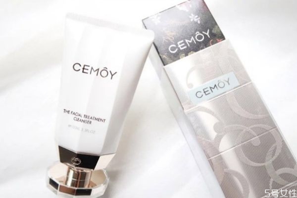 不用洗面奶可以用水和乳嘛 早上沒(méi)用洗面奶可以涂水乳嗎