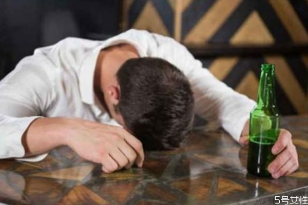 男生什么時(shí)候會說實(shí)話 酒后真的可以吐真言嗎