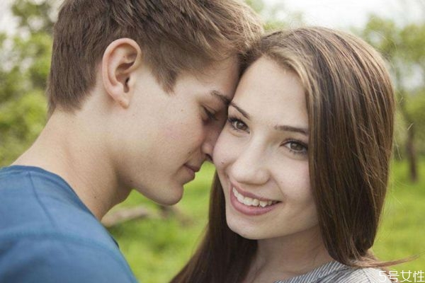 男生為什么忘不了初戀 女生是否要計(jì)較男生初戀