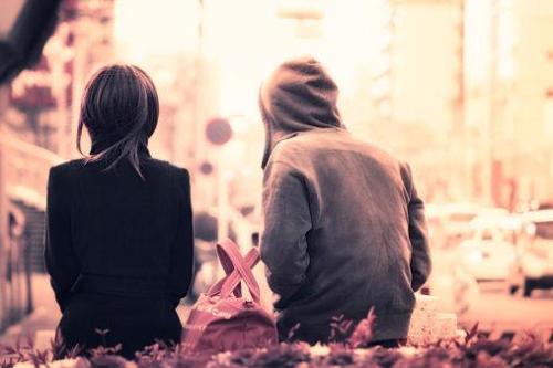 男人對女人動真心的表現(xiàn) 什么樣的戀愛不值得談 男人對女人動真心的表現(xiàn) 什么樣的戀愛不值得談