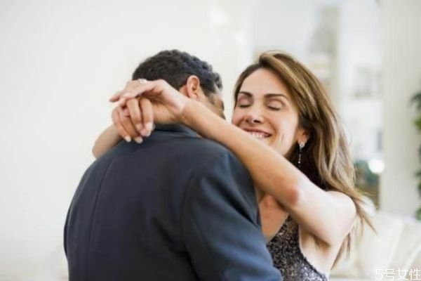 分手后對方有了新歡還能在一起嗎 分手后有新歡能復(fù)合嗎