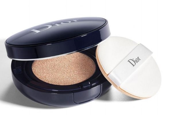 氣墊和散粉的區(qū)別 氣墊和散粉哪個(gè)更好用 氣墊和散粉的區(qū)別 氣墊和散粉哪個(gè)更好用