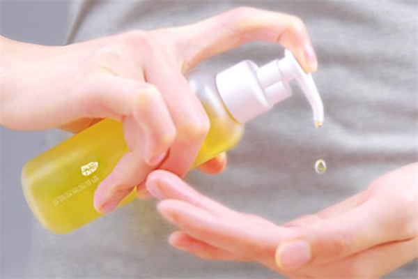 逐本卸妝油適合什么膚質(zhì) 逐本卸妝油可以去黑頭嗎 逐本卸妝油適合什么膚質(zhì) 逐本卸妝油可以去黑頭嗎