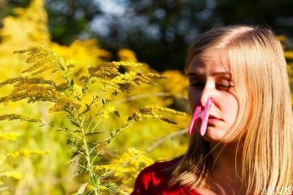 鼻炎可以戴口罩嗎 鼻炎應該怎么治療 鼻炎可以戴口罩嗎 鼻炎應該怎么治療