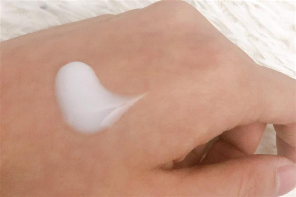 olay光感小白瓶真假 olay光感小白瓶白天用還是晚上用 olay光感小白瓶真假 olay光感小白瓶白天用還是晚上用