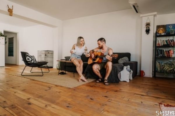 男人對你冷戰(zhàn)說明什么 男人冷暴力心理根源 男人對你冷戰(zhàn)說明什么 男人冷暴力心理根源