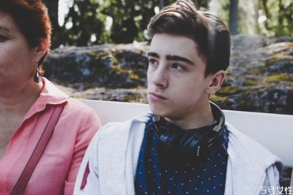 男人對你冷戰(zhàn)說明什么 男人冷暴力心理根源 男人對你冷戰(zhàn)說明什么 男人冷暴力心理根源