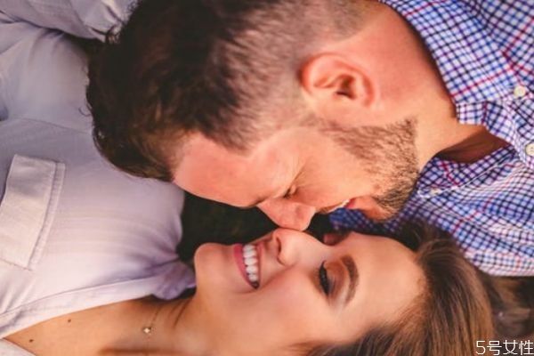 男人對(duì)你說這幾句話表明他想跟你復(fù)合 想和你復(fù)合的舉動(dòng)