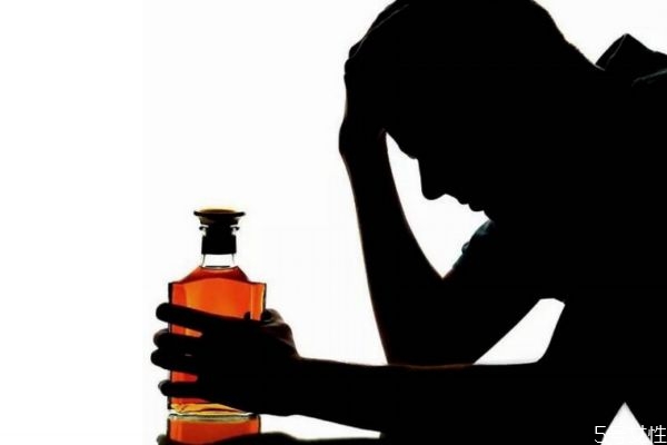 喝到假酒會(huì)怎么樣 喝假酒的危害