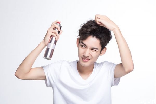 啫喱膏每天使用需要洗頭嗎 啫喱膏對(duì)頭發(fā)有傷害嗎 啫喱膏每天使用需要洗頭嗎 啫喱膏對(duì)頭發(fā)有傷害嗎