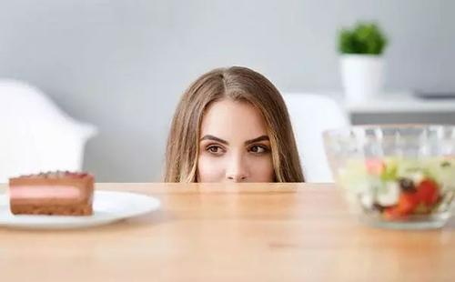 斷食減肥減的是水嗎 斷食減肥第幾天開始消耗脂肪 斷食減肥減的是水嗎 斷食減肥第幾天開始消耗脂肪