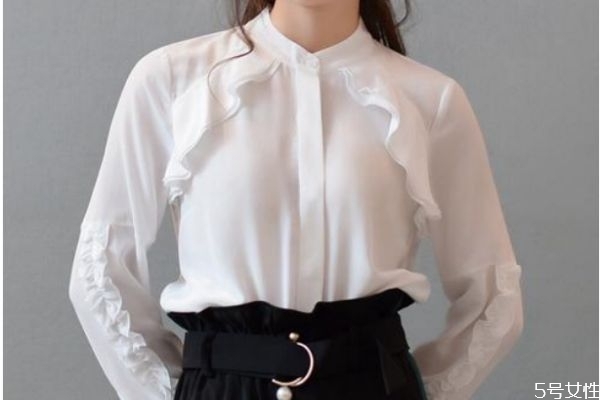 淘米水能洗白衣服嗎 白衣服上的污漬怎么處理 淘米水能洗白衣服嗎 白衣服上的污漬怎么處理