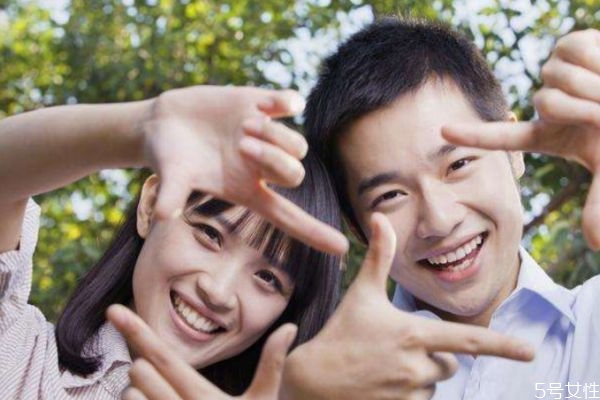 為什么說(shuō)戀愛中女生是白癡 戀愛中女生是白癡嗎