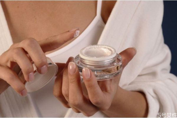 臉上長細(xì)紋了怎么辦 臉上有細(xì)紋有小妙招