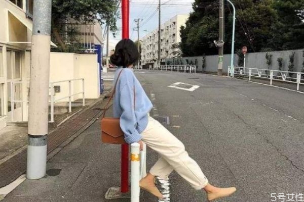 奶奶褲怎么搭配好看 奶奶褲的搭配方法 奶奶褲怎么搭配好看 奶奶褲的搭配方法