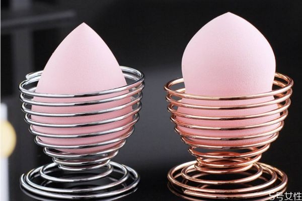 粉撲發(fā)霉的原因 為什么粉撲會(huì)發(fā)霉 粉撲發(fā)霉的原因 為什么粉撲會(huì)發(fā)霉