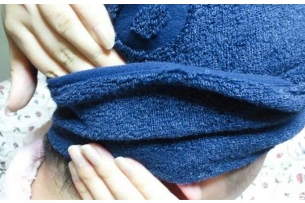 洗完頭發(fā)怎么用毛巾包起來 洗完頭毛巾包頭的方法 洗完頭發(fā)怎么用毛巾包起來 洗完頭毛巾包頭的方法