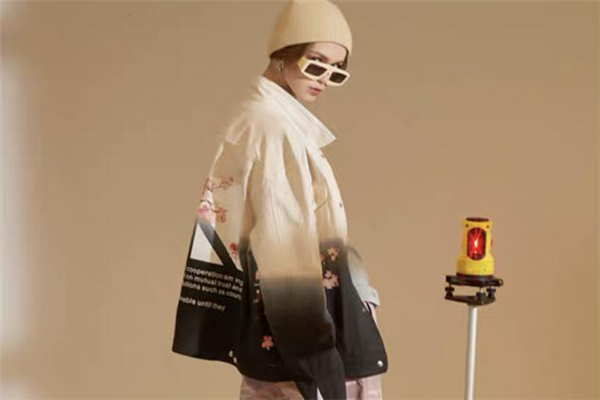 漸變色外套什么顏色好看 漸變色外套流行什么顏色 漸變色外套什么顏色好看 漸變色外套流行什么顏色