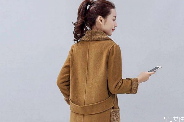 澳毛大衣含量100好嗎 怎么分辨澳毛真假 澳毛大衣含量100好嗎 怎么分辨澳毛真假