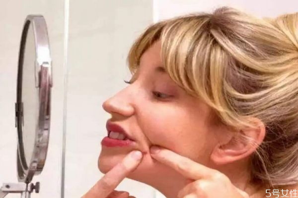 去痘痘可以用手?jǐn)D嗎 手可以擠痘痘嗎 去痘痘可以用手?jǐn)D嗎 手可以擠痘痘嗎