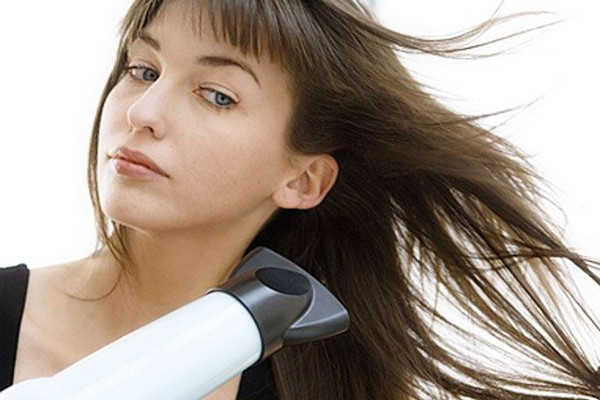 怎么讓頭發(fā)蓬松不塌陷 頭發(fā)蓬松小竅門(mén)