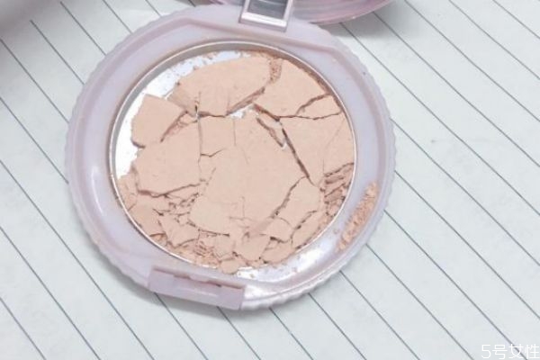 粉餅結(jié)塊可以怎么辦 粉餅結(jié)塊的解決方法 粉餅結(jié)塊可以怎么辦 粉餅結(jié)塊的解決方法