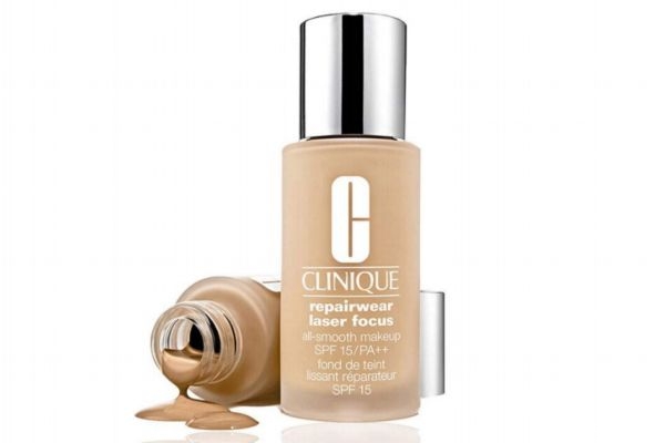 補(bǔ)妝可以用粉底液嗎 用粉底液出門怎么補(bǔ)妝 補(bǔ)妝可以用粉底液嗎 用粉底液出門怎么補(bǔ)妝