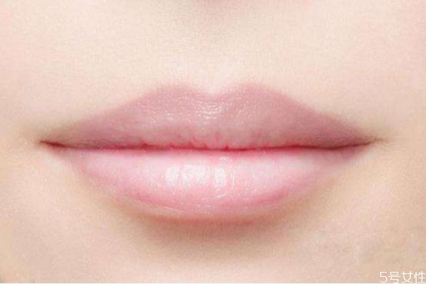 嘴唇很干燥為什么 怎么給嘴唇快速補水 嘴唇很干燥為什么 怎么給嘴唇快速補水