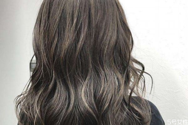 如何健康染發(fā) 染發(fā)需要注意的問(wèn)題