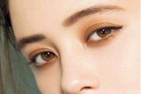腫眼泡怎么畫(huà)眼線 腫眼泡怎么畫(huà)不顯腫