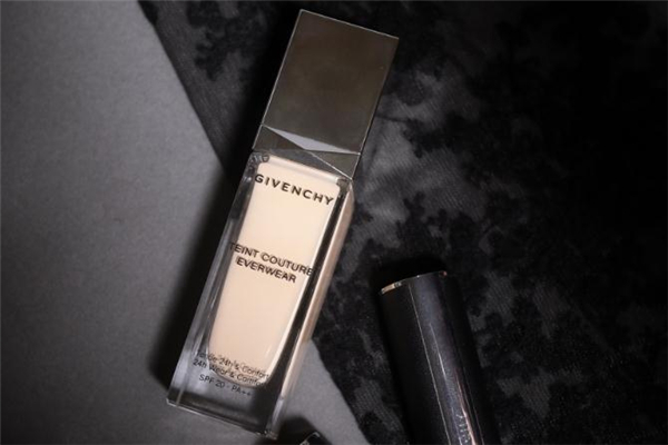 紀梵希高定恒顏粉底液好用嗎 紀梵希高定恒顏粉底液成分