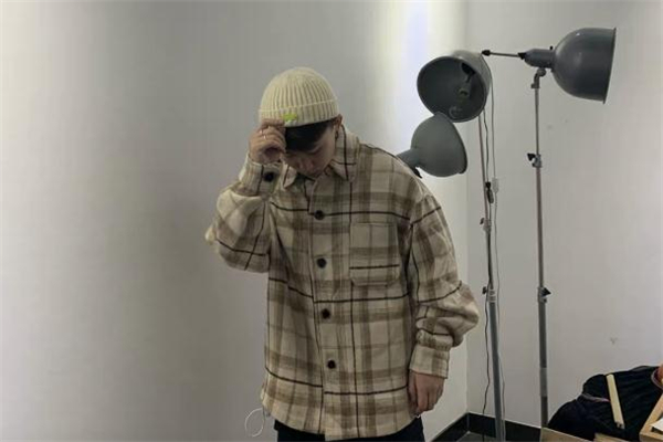 格子襯衫什么顏色好看 格子襯衫什么顏色好看