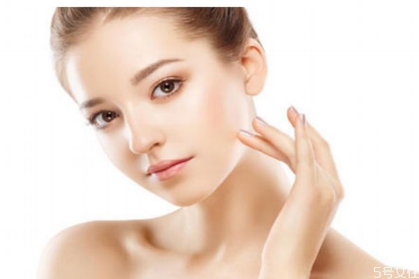 春季皮膚出油的原因 為什么春季皮膚容易出油 春季皮膚出油的原因 為什么春季皮膚容易出油