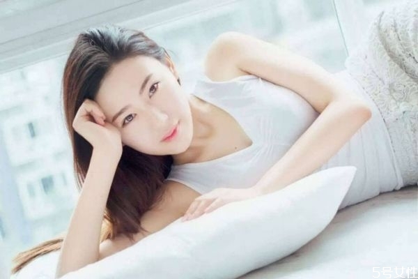 從臉上擠出的黃白色粒粒是什么 臉粗糙怎么才能變細(xì)膩 從臉上擠出的黃白色粒粒是什么 臉粗糙怎么才能變細(xì)膩