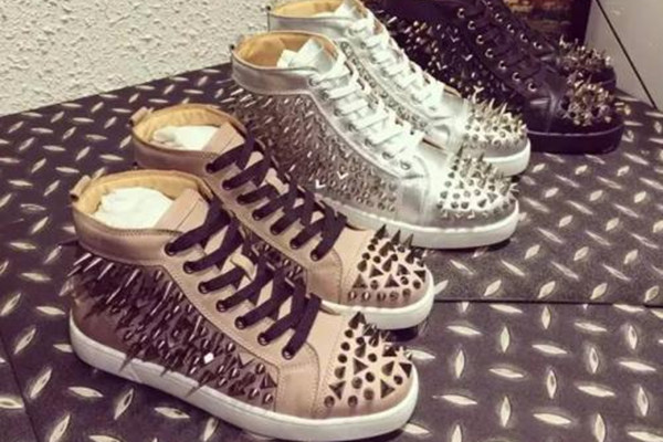 cl鞋過(guò)時(shí)了嗎 cl鞋會(huì)過(guò)時(shí)嗎 cl鞋過(guò)時(shí)了嗎 cl鞋會(huì)過(guò)時(shí)嗎