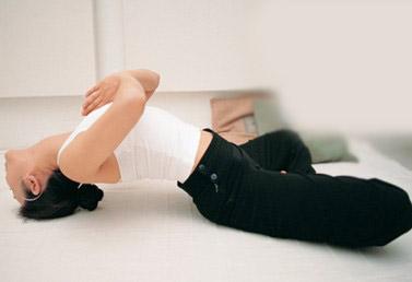 放松肩部的瑜伽動(dòng)作有哪些 哪些瑜伽動(dòng)作能放松肩部 放松肩部的瑜伽動(dòng)作有哪些 哪些瑜伽動(dòng)作能放松肩部