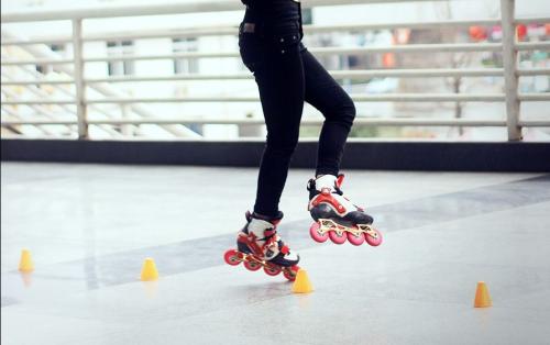 怎么樣練習輪滑 練習輪滑的技巧 怎么樣練習輪滑 練習輪滑的技巧