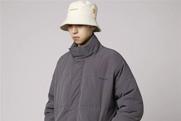 灰色棉服配什么帽子好看 灰色棉服配什么帽子好看