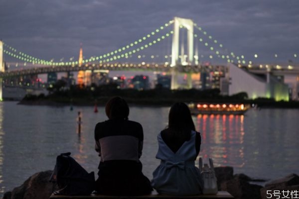 對老公依賴性太強(qiáng)怎么辦 太依賴?yán)瞎谋憩F(xiàn)