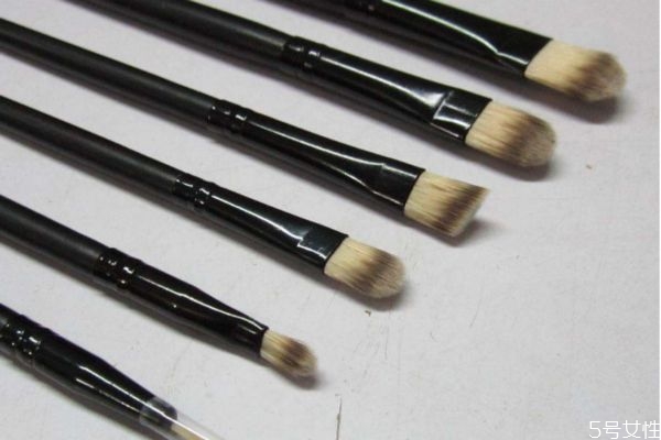 眼影刷買來(lái)新的要洗嗎 新買的眼影刷怎么清洗