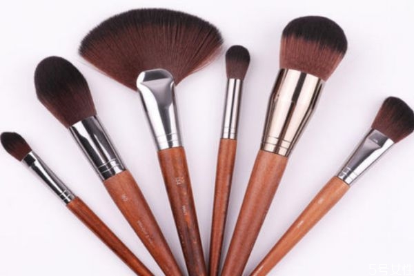 眼影刷買來(lái)新的要洗嗎 新買的眼影刷怎么清洗