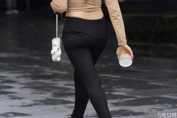 黑褲子洗完發(fā)白怎么變黑 黑褲子發(fā)白如何再變黑 黑褲子洗完發(fā)白怎么變黑 黑褲子發(fā)白如何再變黑