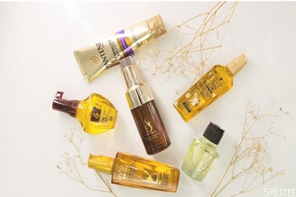 護發(fā)素和洗發(fā)水的使用順序 護發(fā)素和發(fā)膜先后順序 護發(fā)素和洗發(fā)水的使用順序 護發(fā)素和發(fā)膜先后順序