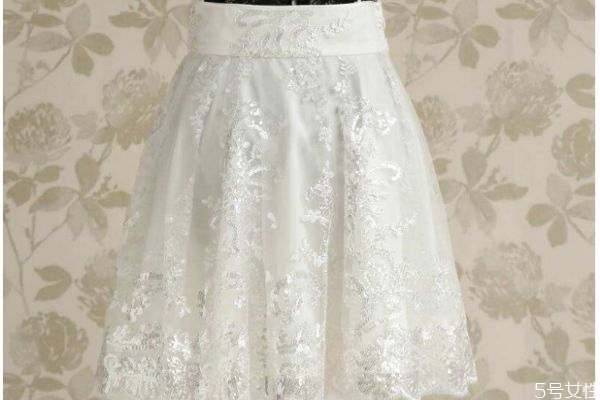 蕾絲裙應(yīng)該怎么搭配 蕾絲裙怎么搭配好看 蕾絲裙應(yīng)該怎么搭配 蕾絲裙怎么搭配好看
