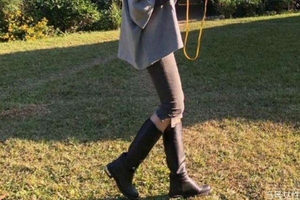 長筒靴會(huì)越穿越松嗎 長筒靴怎么選好看 長筒靴會(huì)越穿越松嗎 長筒靴怎么選好看