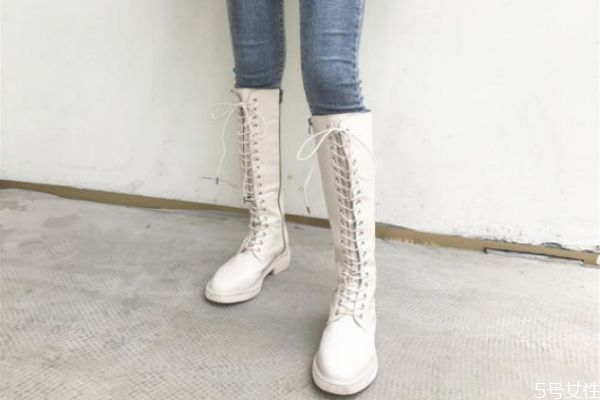 長筒靴搭配什么外套 長筒靴搭配什么裙子 長筒靴搭配什么外套 長筒靴搭配什么裙子