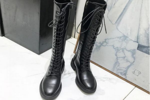 長筒靴會(huì)越穿越松嗎 長筒靴怎么選好看 長筒靴會(huì)越穿越松嗎 長筒靴怎么選好看