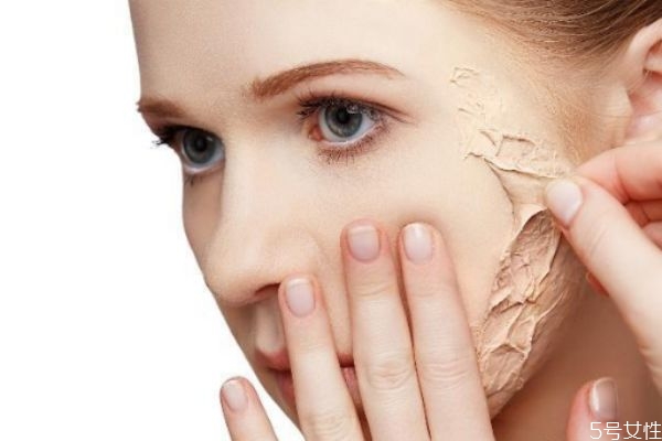 用了去角質(zhì)還需不需要用洗面奶 去角質(zhì)跟洗面奶哪個先用 用了去角質(zhì)還需不需要用洗面奶 去角質(zhì)跟洗面奶哪個先用